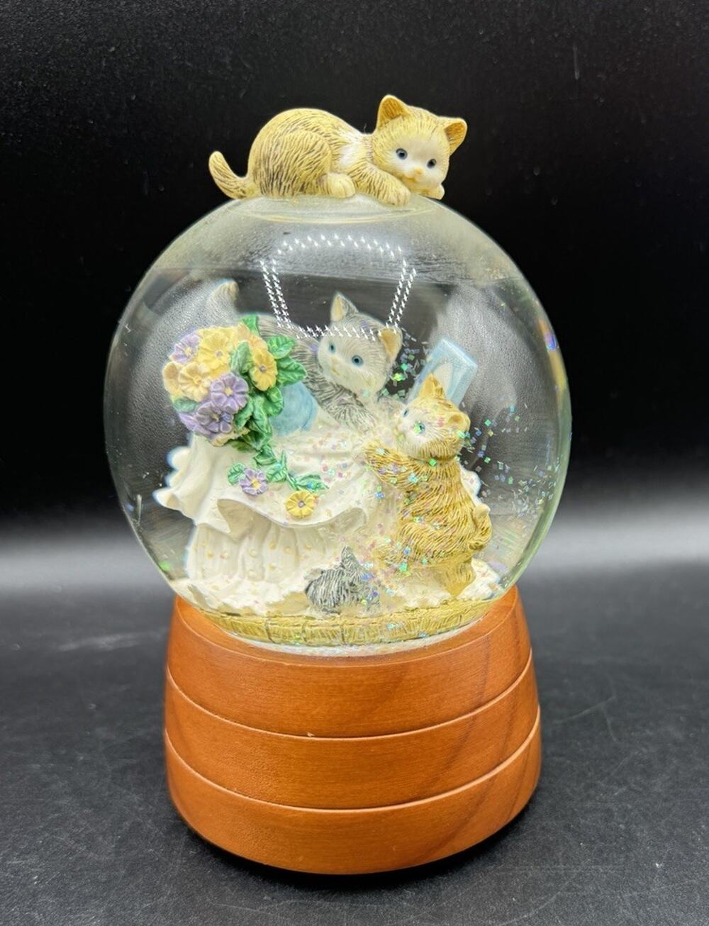 VTG San Francisco Music Box Co Cat Kitten Snow Globe Flower Basket Musical A95